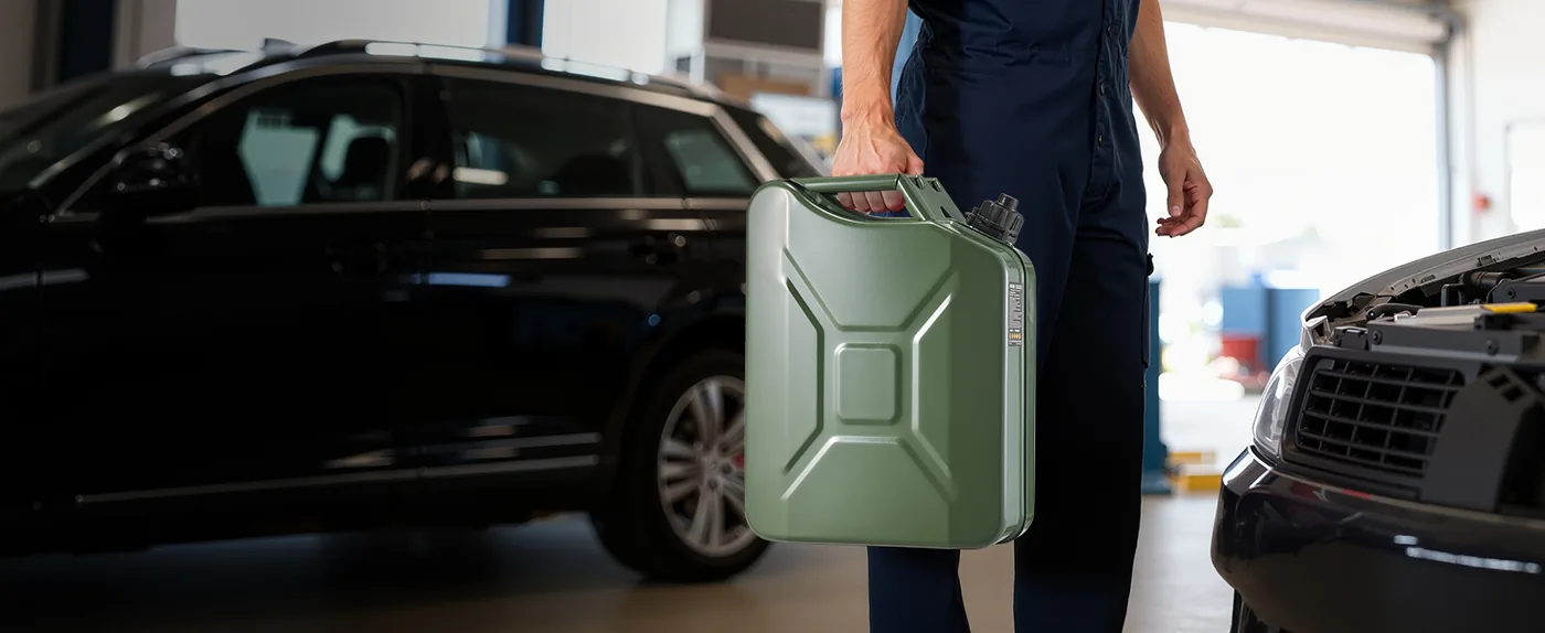 Newly Upgraded Oil-Tight!VEVOR Metal Fuel Container Green Handle