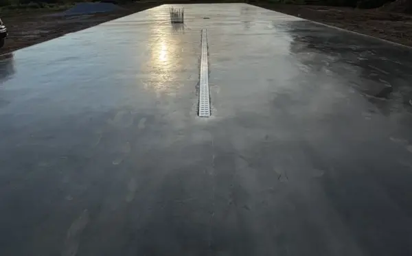 Customer photo 1 of <span class="sdh-h1" data-short="VEVOR Trench Drain System 3 Pcs Stainless steel 100 x 100 mm">VEVOR Trench Drain System, Channel Drain with Metal Grate, 5.9×5.1-Inch HDPE Drainage Trench, Black Plastic Garage Floor Drain, 3×39 Trench Drain Grate, with 3 End Caps, for Garden, Driveway-3 Pack</span>