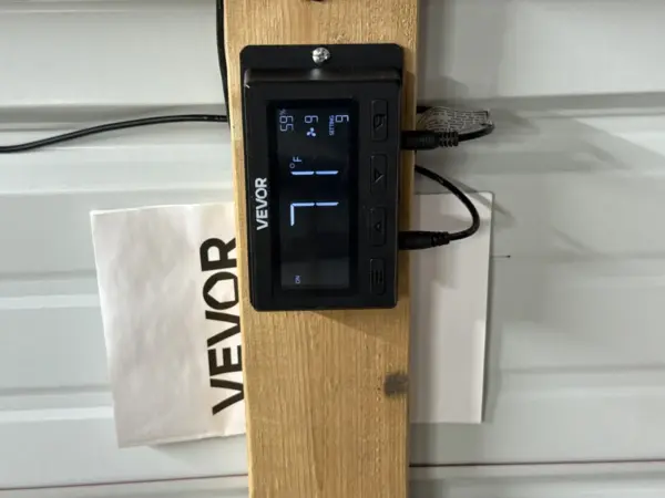 Customer photo 3 of <span class="sdh-h1" data-short="VEVOR 10 inch Shutter Exhaust Fan 874 CFM Wall Mount">VEVOR 10 Inch Shutter Exhaust Fan Wall Mounted 874 CFM Automatic Louvers, Sturdy Steel Housing, Low Noise, AC Motor, Ventilation and Cooling for Attic, Garage, Barn, Greenhouse, Workshop, Silver</span>