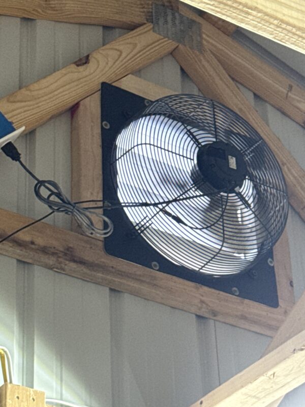 Customer photo 4 of <span class="sdh-h1" data-short="VEVOR 20 inch Shutter Exhaust Fan 4499 CFM Wall Mount">VEVOR 20 Inch Shutter Exhaust Fan Wall Mounted Automatic Louvers Silver, Sturdy Steel Housing, Low Noise, AC Motor, 4499 CFM Ventilation and Cooling for Attic, Garage, Barn, Greenhouse, Workshop</span>