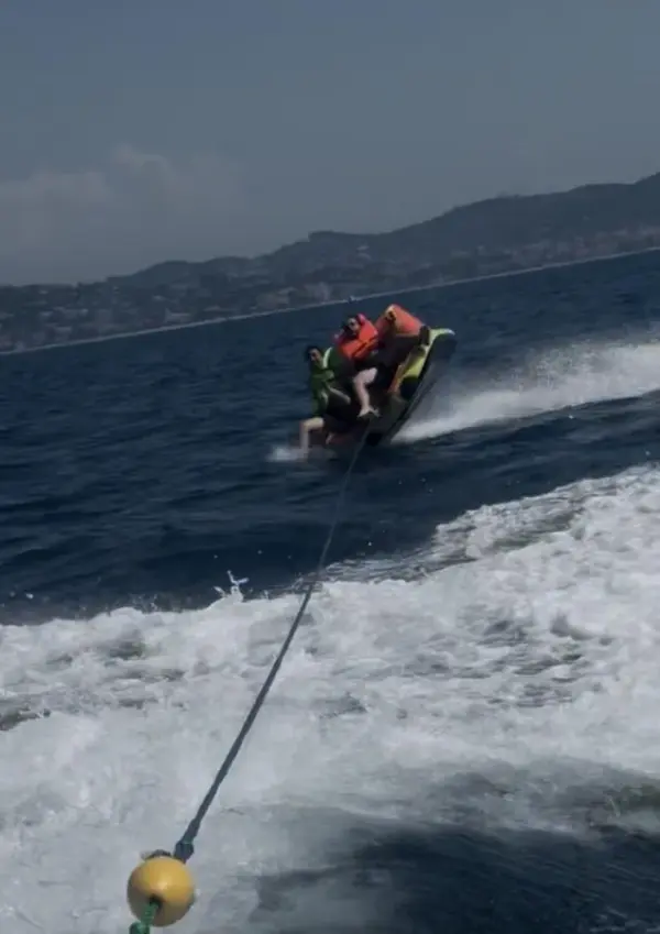 Customer photo 7 of <span class="sdh-h1" data-short="VEVOR Towable Tube 340 lbs 1-2 Riders 51.8 Round">VEVOR Towable Tube for Boating, 340 lbs, 1-2 Riders Inflatable Boat Tubes and Towables, 51.8″ Round Water Sport Towable Tube for Boat to Pull, Full Nylon Cover, EVA Grab Handles and Speed Safety Valve</span>