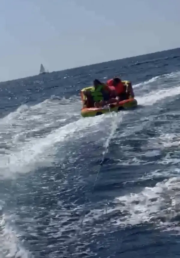 Customer photo 8 of <span class="sdh-h1" data-short="VEVOR Towable Tube 510 lbs 3 Riders 63 Round Large">VEVOR Towable Tube for Boating, 1-3 Riders Inflatable Boat Tubes and Towables, 510 lbs, 63″ Round Water Sport Towable Tubes for Boats to Pull, Full Nylon Cover, EVA Grab Handles and Speed Safety Valve</span>