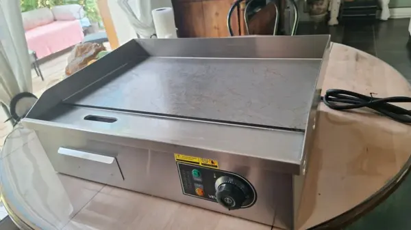 Customer photo 2 of <span class="sdh-h1" data-short="VEVOR Electric Griddle 1750W Commercial Stainless">VEVOR Commercial Electric Griddle, 1750W, 122-570°F Adjustable Temp Control, Stainless Steel Countertop Flat Top Grill with 2 Spatulas, 2 Brushes and 4 Foot Pads, for Steak, Pancake</span>