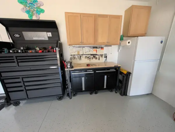 Customer photo 4 of <span class="sdh-h1" data-short="VEVOR Adjustable Workbench 61x20 inch">VEVOR Adjustable Workbench, 2000 lbs Capacity, 61 x 20-inch Heavy Duty Work Bench with 27.1-36 Inches Height Adjustment, Garage Workbench with Power Outlets, Suitable for Office, Garage, Workshop</span>
