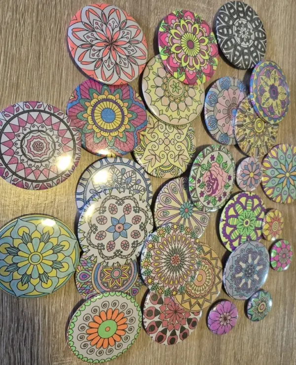 Customer photo 5 of <span class="sdh-h1" data-short="VEVOR Button Maker 1"&1.25"&2.25" Black 300 Pcs">VEVOR Button Maker, 1/1.25/2.28 inch(25/32/58mm) 3-IN-1 Pin Maker, with 300pcs Button Parts, Button Maker Machine with Panda Magic Book, Ergonomic Arc Handle Punch Press Kit, For Children DIY Gifts</span>