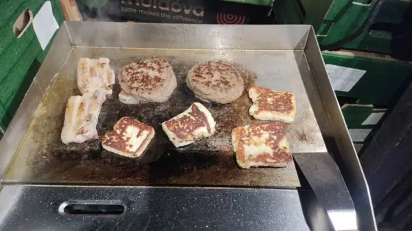 Customer photo 1 of <span class="sdh-h1" data-short="VEVOR Electric Griddle 1750W Commercial Stainless">VEVOR Commercial Electric Griddle, 1750W, 122-570°F Adjustable Temp Control, Stainless Steel Countertop Flat Top Grill with 2 Spatulas, 2 Brushes and 4 Foot Pads, for Steak, Pancake</span>