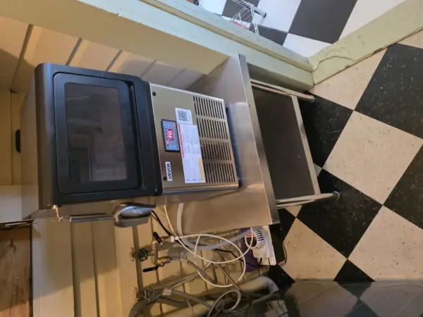 Customer photo 2 of <span class="sdh-h1" data-short="VEVOR Commercial Ice Maker 100 lbs/24h 30 lbs Storage">VEVOR Commercial Ice Maker Machine, 100 lbs/24h with 30 lbs Storage Capacity, Built-in/Freestanding/Under Counter, Stainless Steel Ice Maker with LED Display & Self-Cleaning, for Home Bar Restaurant</span>