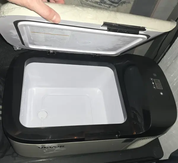 Customer photo 17 of <span class="sdh-h1" data-short="VEVOR 16 Qt Portable Car Fridge 12V Compressor Cooler">VEVOR 12 Volt Refrigerator 16 Qt, Portable Mini Car Fridge with -4 F to 68 F Cooling Range and App Control, 12/24V DC and 110-240V AC Electric Compressor Cooler for Truck, Vehicle, RV, Boat, Outdoor and Home Use</span>