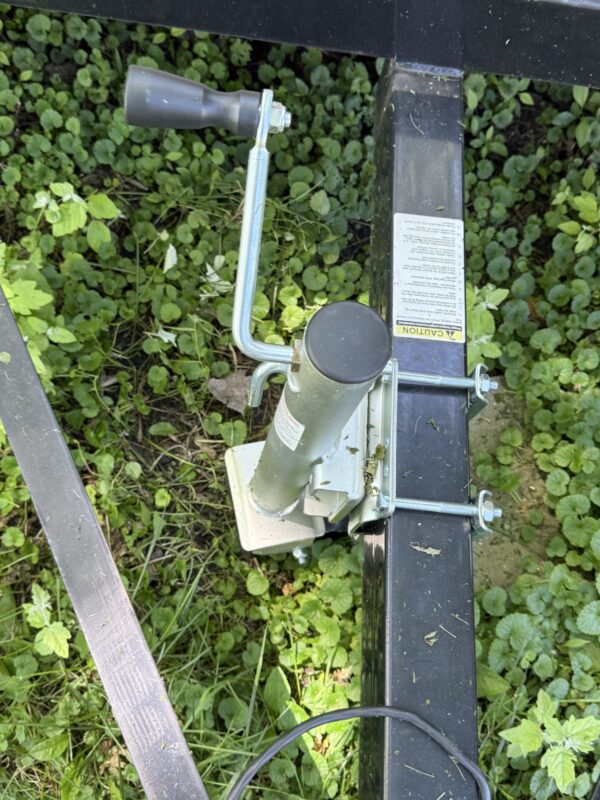 Customer photo 2 of <span class="sdh-h1" data-short="VEVOR Trailer Jack 2000 LBS with Wheel 12 in Lift">VEVOR Trailer Jack with Wheel, 2000 lbs Load Capacity, Heavy Duty Swivel Boat Trailer Jack with PP Single Wheel & Ergonomic Handle, 12-inch Lift, Fit for RVs, Boats, Horse Trailers, Utility Trailers</span>