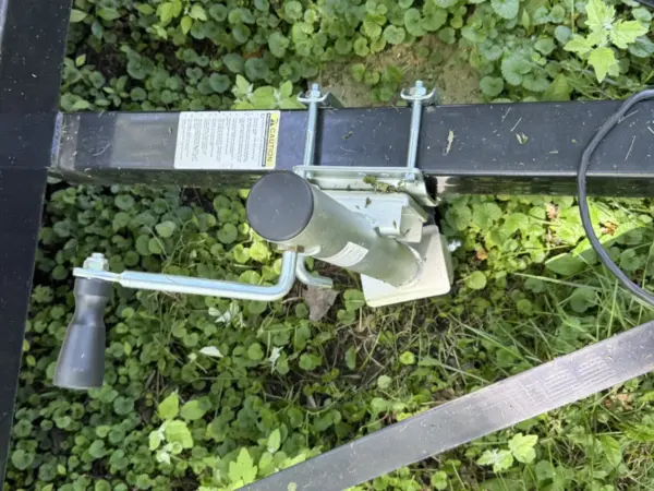 Customer photo 2 of <span class="sdh-h1" data-short="VEVOR Trailer Jack 1500 LBS with Wheel 12 in Lift">VEVOR Trailer Jack with Wheel, 1500 lbs Load Capacity, Heavy Duty Swivel Boat Trailer Jack with PP Single Wheel & Ergonomic Handle, 12-inch Lift, Fit for RVs, Boats, Horse Trailers, Utility Trailers</span>