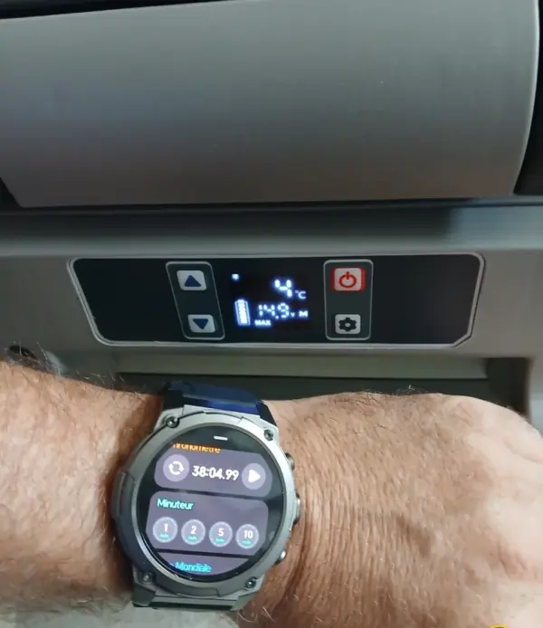 Customer photo 5 of <span class="sdh-h1" data-short="VEVOR 16 Qt Portable Car Fridge 12V Compressor Cooler">VEVOR 12 Volt Refrigerator 16 Qt, Portable Mini Car Fridge with -4 F to 68 F Cooling Range and App Control, 12/24V DC and 110-240V AC Electric Compressor Cooler for Truck, Vehicle, RV, Boat, Outdoor and Home Use</span>