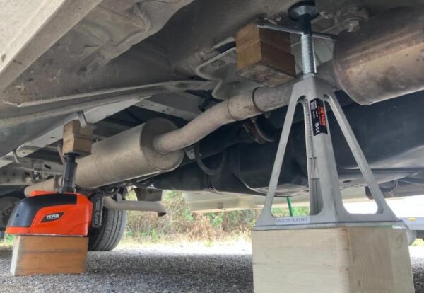Customer photo 4 of <span class="sdh-h1" data-short="VEVOR 5 Ton Electric Scissor Jack with Remote Control">VEVOR Electric Car Jack, 5 Tons /11000 lbs, Adjustable Electric Scissor Jack with High Load Capacity, Tire Change Replacement with LED Light & Remote Control, Portable Jack kit for Sedan, SUV, Truck</span>