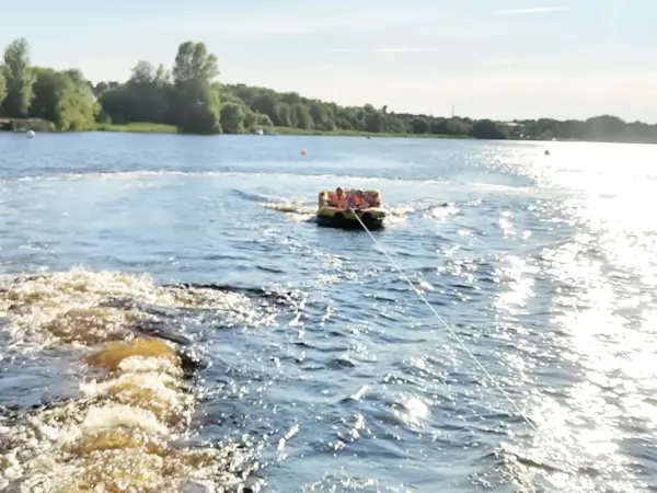 Customer photo 3 of <span class="sdh-h1" data-short="VEVOR Towable Tube 340 lbs 1-2 Riders 51.8 Round">VEVOR Towable Tube for Boating, 340 lbs, 1-2 Riders Inflatable Boat Tubes and Towables, 51.8″ Round Water Sport Towable Tube for Boat to Pull, Full Nylon Cover, EVA Grab Handles and Speed Safety Valve</span>
