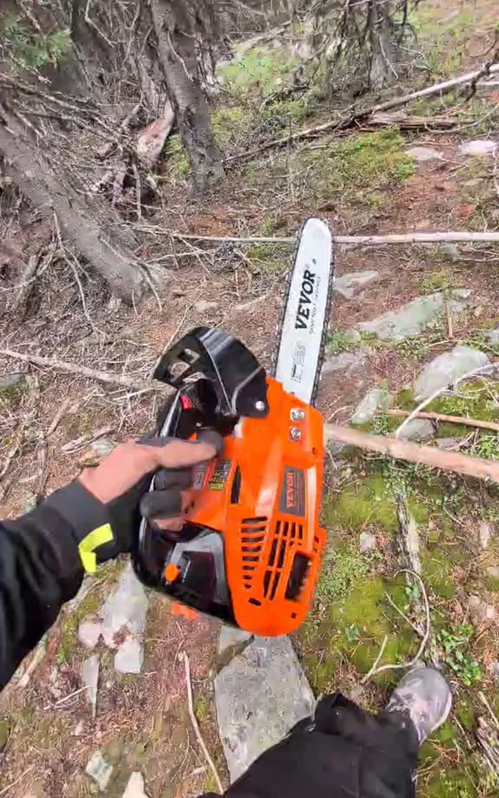 Customer photo 4 of <span class="sdh-h1" data-short="VEVOR 25.4CC 12 in Gas Chainsaw, 1.2 HP Handheld">VEVOR Gas Chainsaw, 25.4CC 12″ 1.2HP, Gasoline Powered Chain Saw, Handheld Cordless Petrol Chainsaws for Tree Wood Branch Cutting, Tree Trimming, Land Clearing, Farm Garden Ranch Forest Cutting Use</span>