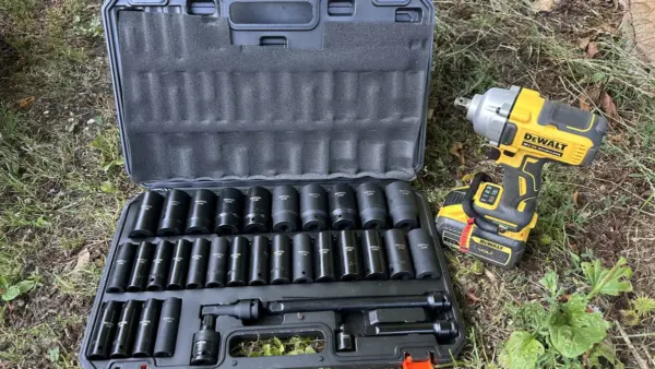 Customer photo 3 of <span class="sdh-h1" data-short="VEVOR 90 Piece 3/8 in Complete Impact Socket Set Cr-Mo">VEVOR 3/8″ Drive Impact Socket Set, SAE 1/4″-3/4″ and Metric 6-19mm 90 Piece Socket Set, 6 Point Cr-Mo Alloy Steel for Auto Repair, Includes Extension Bars Universal Joint Adapter Lock Storage Case</span>