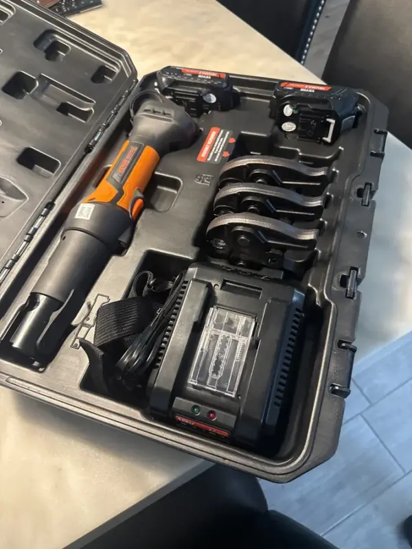 Customer photo 2 of <span class="sdh-h1" data-short="VEVOR Press Tool Straight Type & 6 VUS Jaws">VEVOR Press Tool, 18V Electric Pipe Crimping Tool for 1/2”, 3/4”, 1”, 1 1/4″, 1 1/2″, 2″ Copper Pipes, 32KN Press Tool Kit Compatible with ProPress – with Brushless Motor, 6 VUS Jaws, 2pcs 4AH Battery</span>