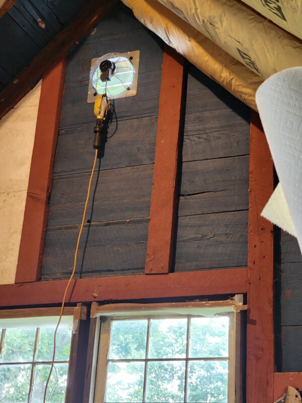 Customer photo 1 of <span class="sdh-h1" data-short="VEVOR 12 inch Shutter Exhaust Fan 1347 CFM Wall Mount">VEVOR 12 Inch Shutter Exhaust Fan Wall Mounted 1347 CFM Automatic Louvers, Sturdy Steel Housing, Low Noise, AC Motor, Ventilation and Cooling for Attic, Garage, Barn, Greenhouse, Workshop, Silver</span>