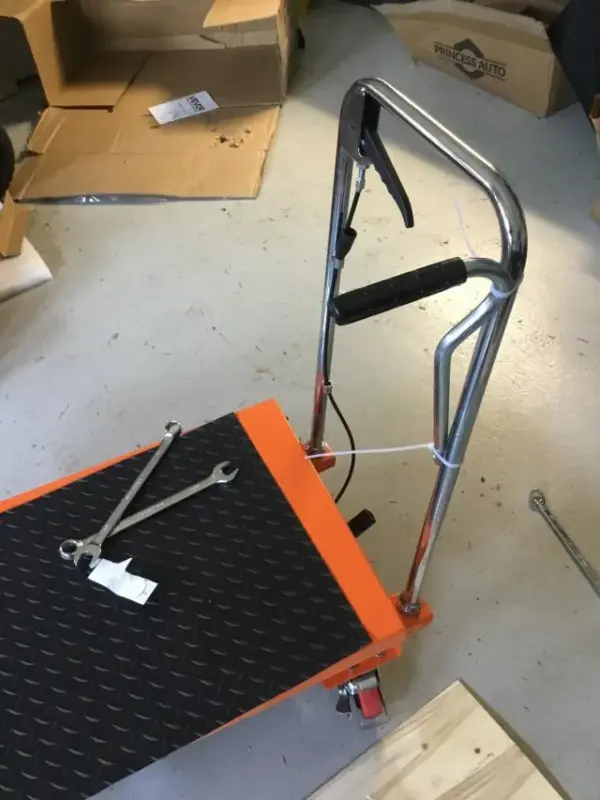 Customer photo 4 of <span class="sdh-h1" data-short="VEVOR Hydraulic Lift Table Cart Orange Double Scissor 1760 l">VEVOR Hydraulic Lift Table Cart, 1760lbs Capacity 59″ Lifting Height, Manual Double Scissor Lift Table with 4 Wheels and Non-slip Pad, Hydraulic Scissor Cart for Material Handling and Transportation</span>