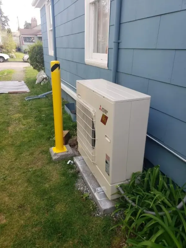 Customer photo 4 of <span class="sdh-h1" data-short="VEVOR Safety Bollard 36x4.5 inch">VEVOR Safety Bollard, 36 Inch Height Bollard Post, 4.5 Inch Diameter Steel Pipe Safety Bollard Post, Yellow Steel Bollard, Steel Safety Bollard with 8 Anchor Bolts, Perfect for Traffic-Sensitive Area</span>