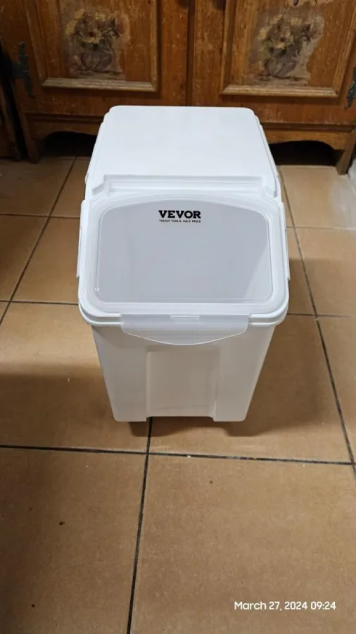 Customer photo 5 of <span class="sdh-h1" data-short="VEVOR Ingredient Storage Bin 2 pcs 15L*2">VEVOR Ingredient Storage Bin, 2 x 15L Dispenser Bin with 2 Measuring Cups, Attachable Casters and Airtight Lid, 2 Pcs/Set Dog Pet Food Storage Container, PP Material Kitchen Rice Cereal Flour Bin</span>