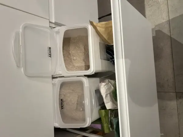 Customer photo 1 of <span class="sdh-h1" data-short="VEVOR Ingredient Storage Bin 2 pcs 15L*2">VEVOR Ingredient Storage Bin, 2 x 15L Dispenser Bin with 2 Measuring Cups, Attachable Casters and Airtight Lid, 2 Pcs/Set Dog Pet Food Storage Container, PP Material Kitchen Rice Cereal Flour Bin</span>