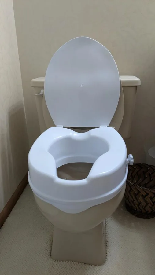 Customer photo 1 of <span class="sdh-h1" data-short="VEVOR Raised Toilet Seat 4 inch Without Armrest">VEVOR Raised Toilet Seat, 4″ Height Raised, 300 lbs Weight Capacity, Universal Toilet Seat Riser, Screw Rod Locking, with Toilet Seat, for Elderly, Handicap, Patient, Pregnant, Medical</span>