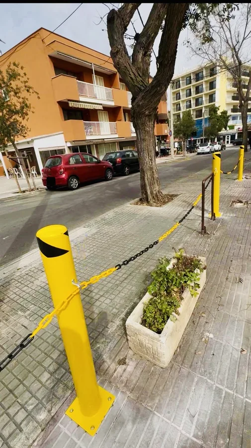Customer photo 2 of <span class="sdh-h1" data-short="VEVOR Safety Bollard 48x5.5 inch">VEVOR Safety Bollard, 48 Inch Height Bollard Post, 5.5 Inch Diameter Steel Pipe Safety Bollard Post, Yellow Steel Bollard, Steel Safety Bollard with 8 Anchor Bolts, Perfect for Traffic-Sensitive Area</span>